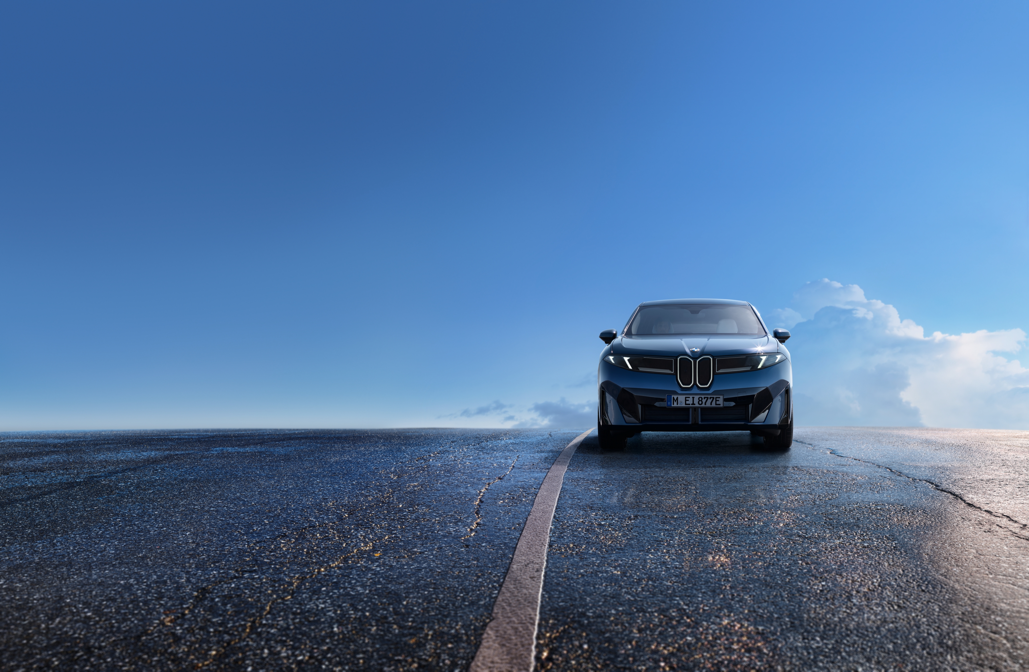 BMW iX3 auf einem Highway