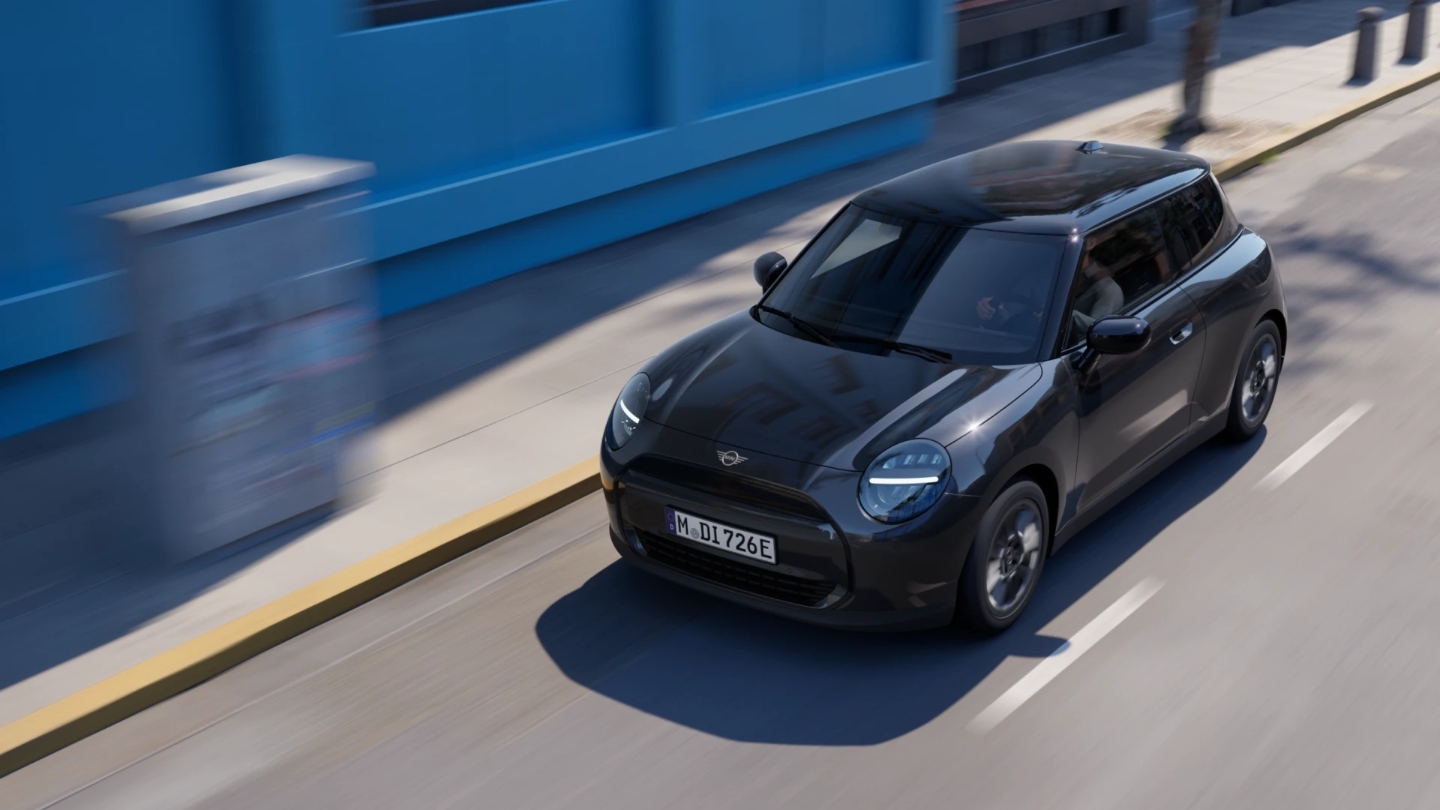 MINI Cooper E Blackyard