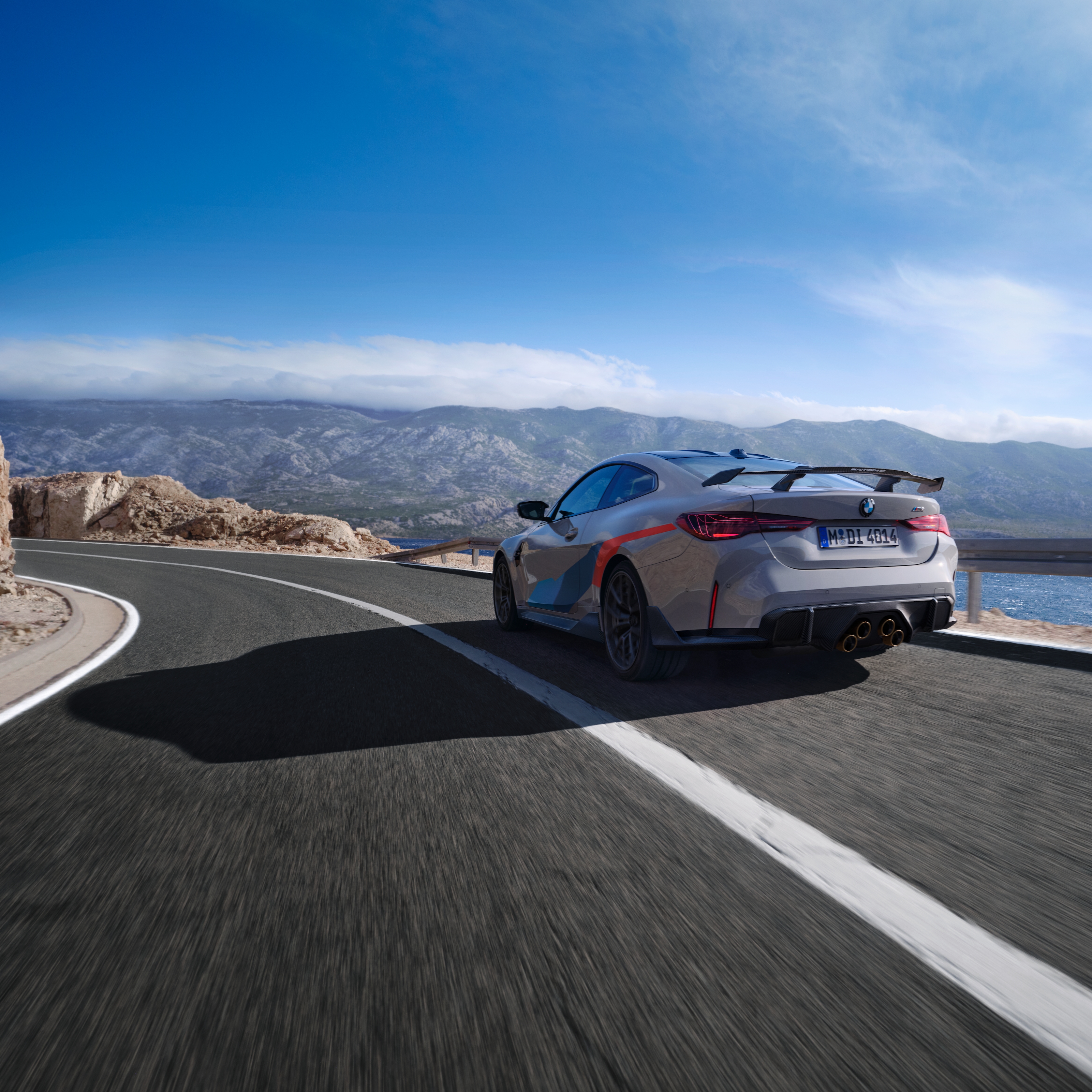 M4 mit Performance Parts auf der Autobahn