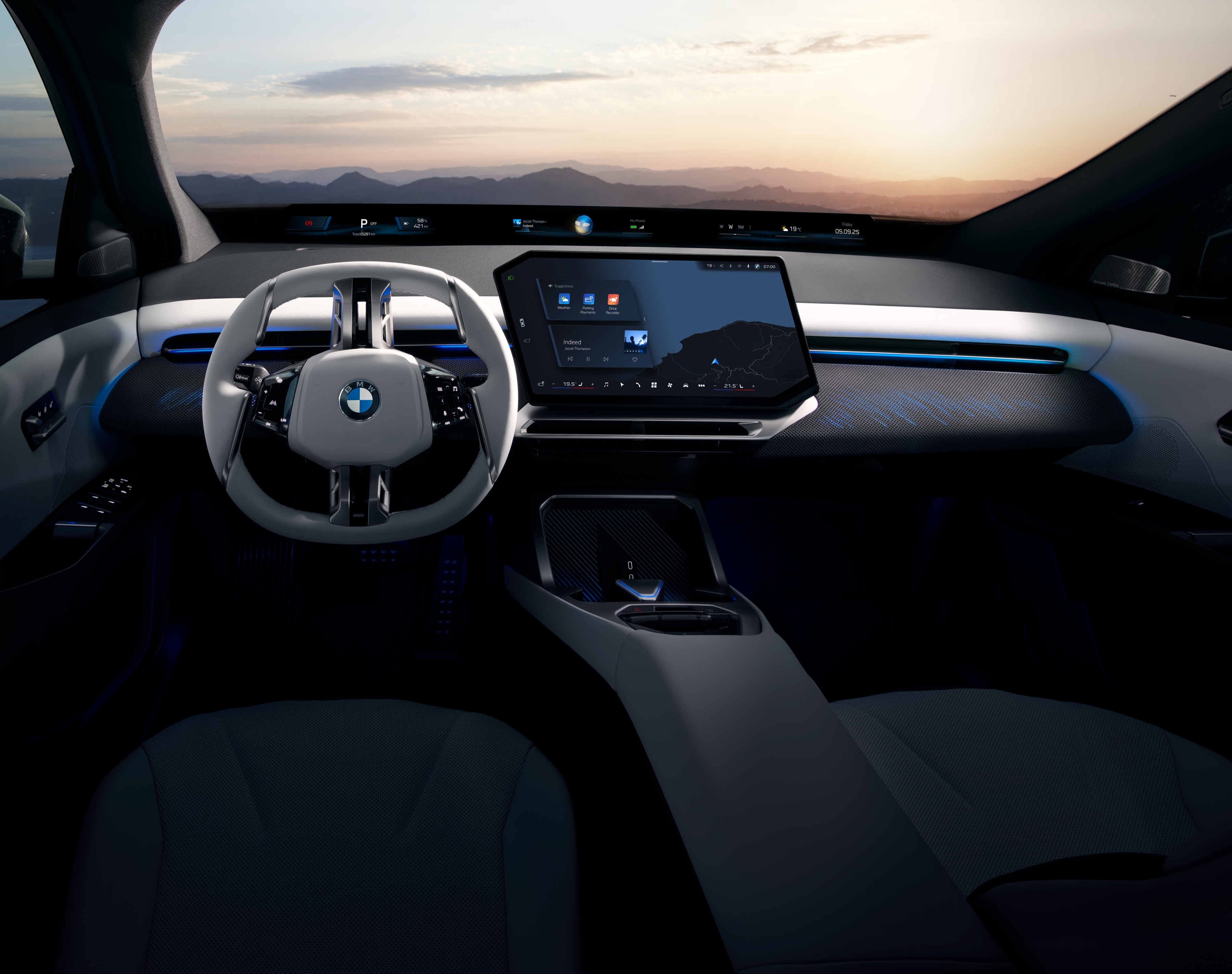 Das Cockpit eines BMW iX3 mit aktiver Navigation
