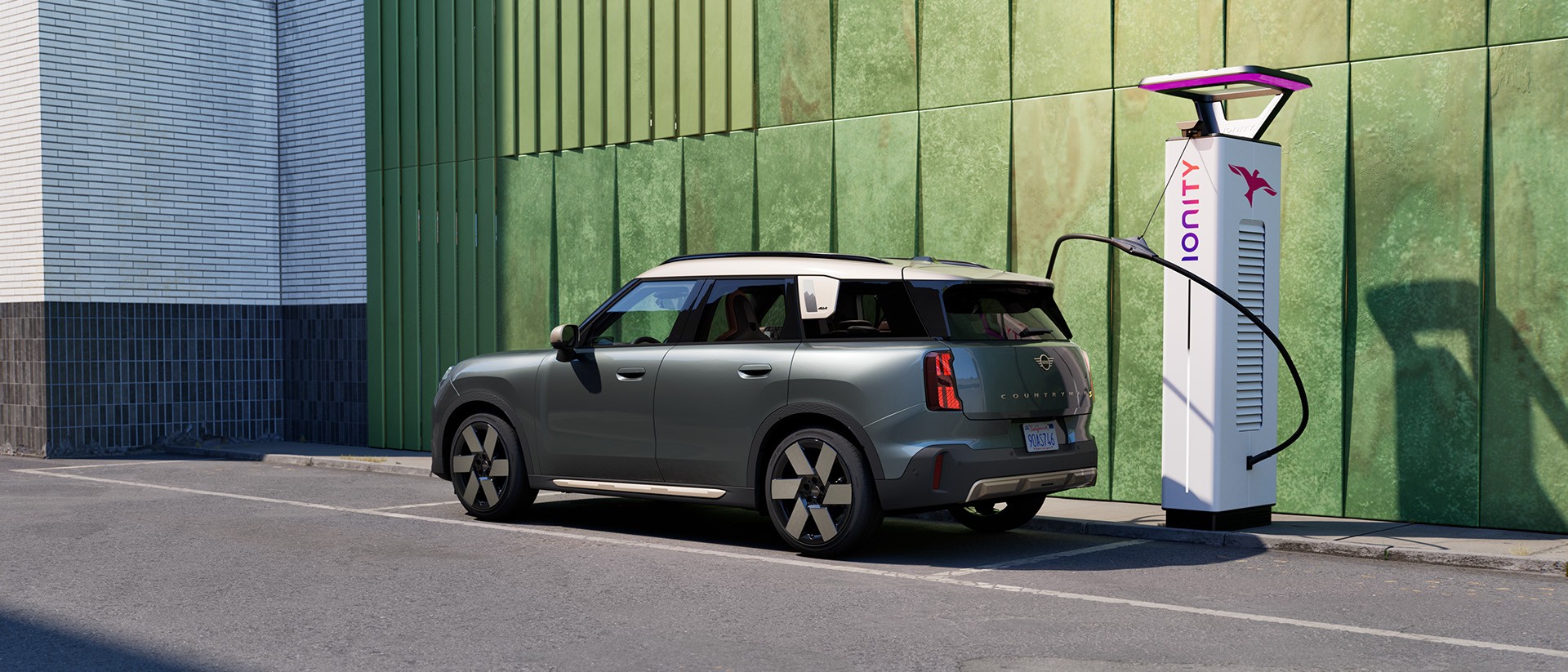 MINI ELECTRIC Unterwegs Laden bei Ionity