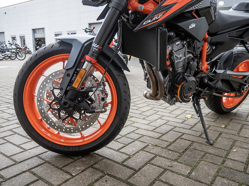 KTM 890 Duke R – Produktfoto 14