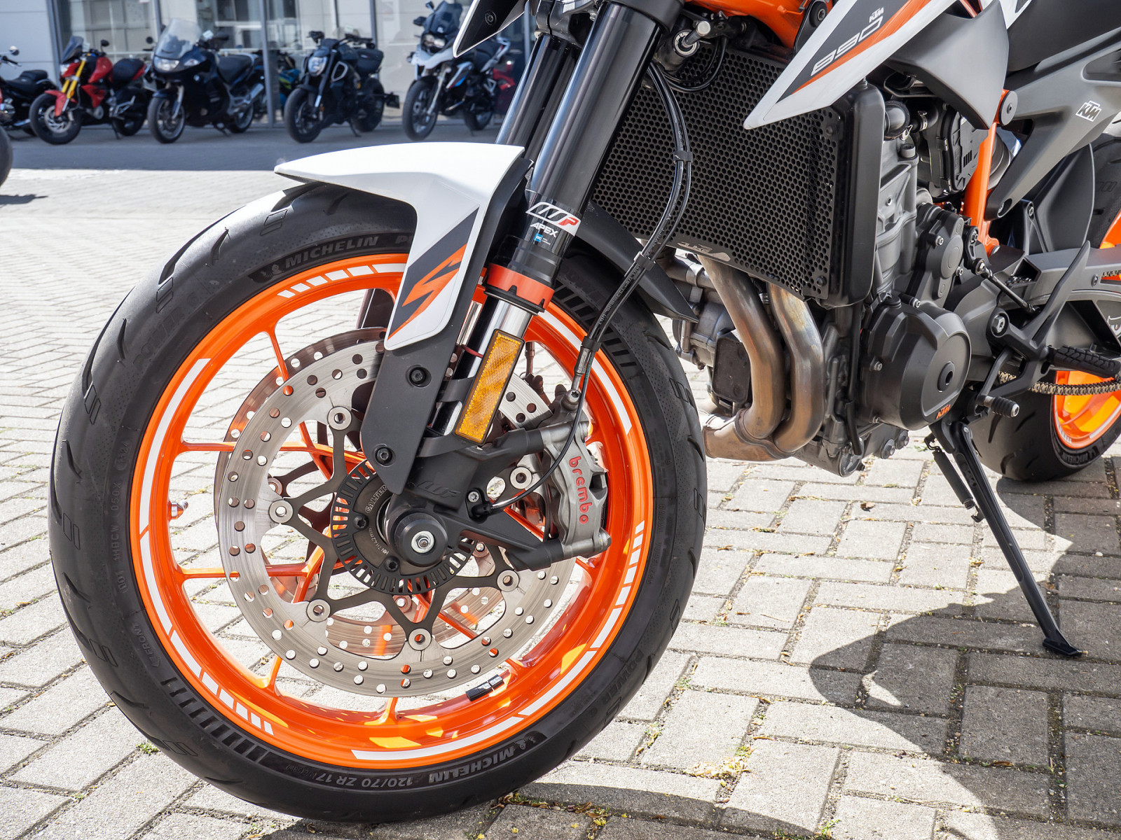 KTM 890 Duke R – Produktfoto 14