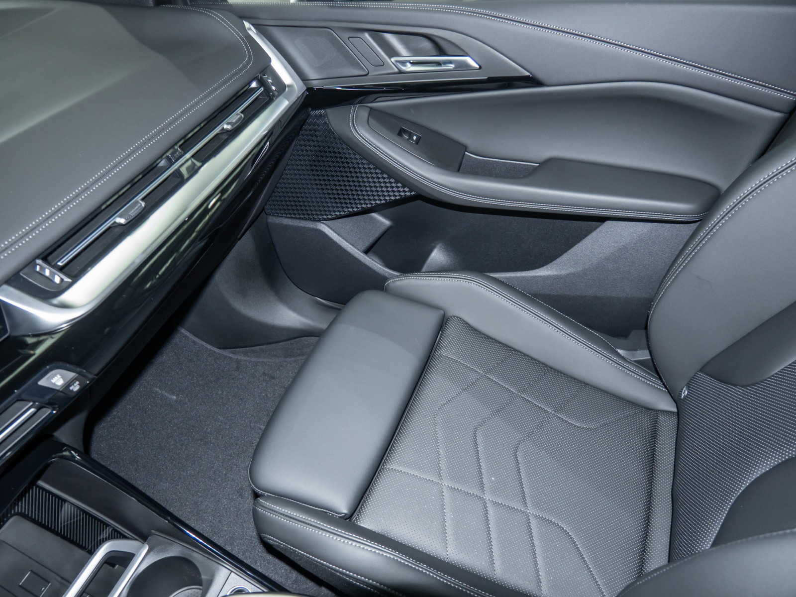 BMW 218d Active Tourer M-Sport – Produktfoto 14
