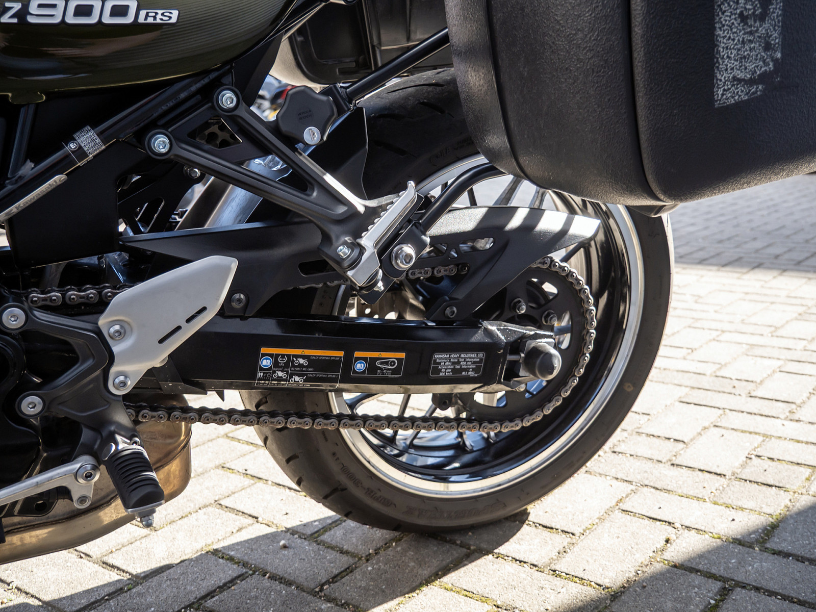 Kawasaki Z 900 RS – Produktfoto 12
