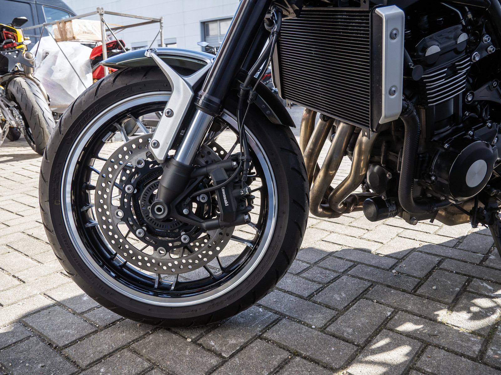 Kawasaki Z 900 RS – Produktfoto 14