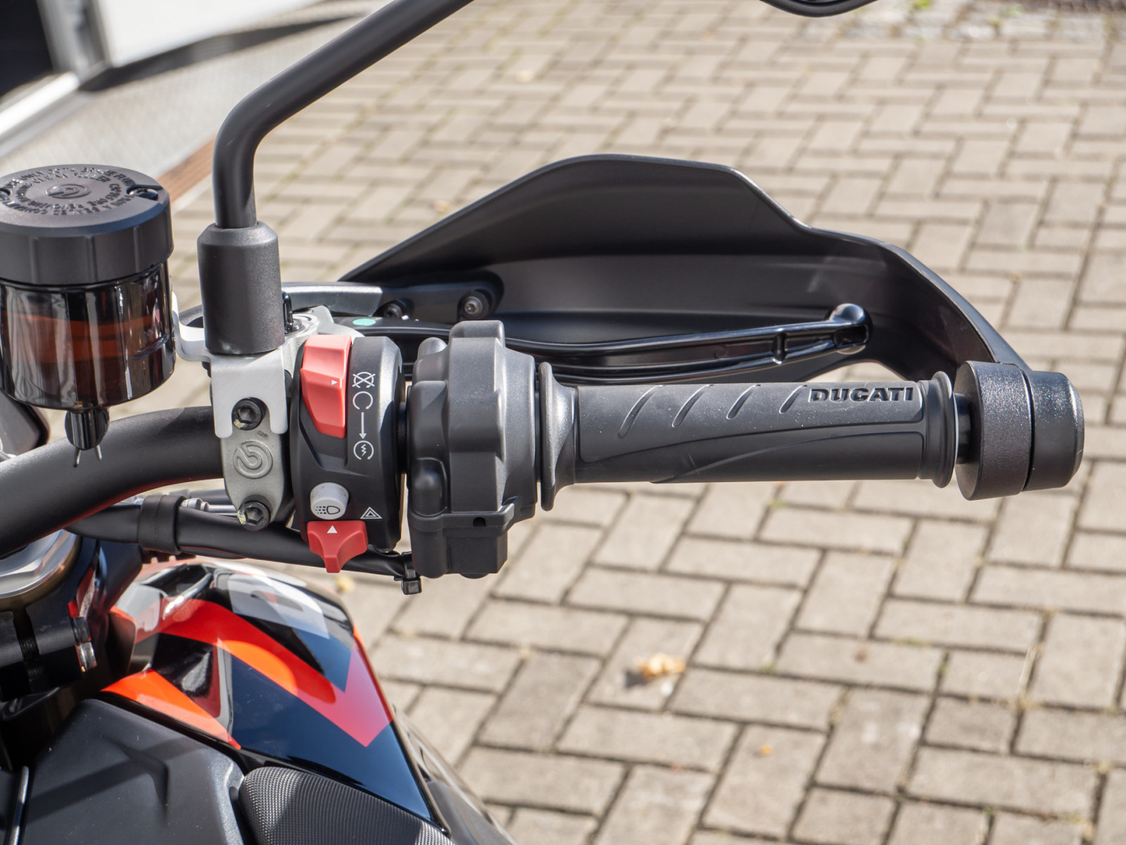 DUCATI Hypermotard 698 RVE – Produktfoto 11