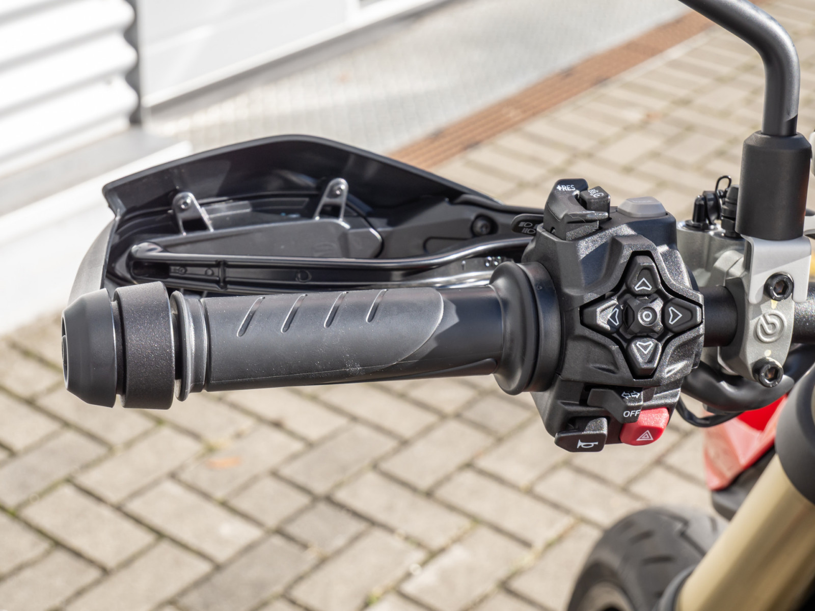 DUCATI Hypermotard V2 35 kW – Produktfoto 10