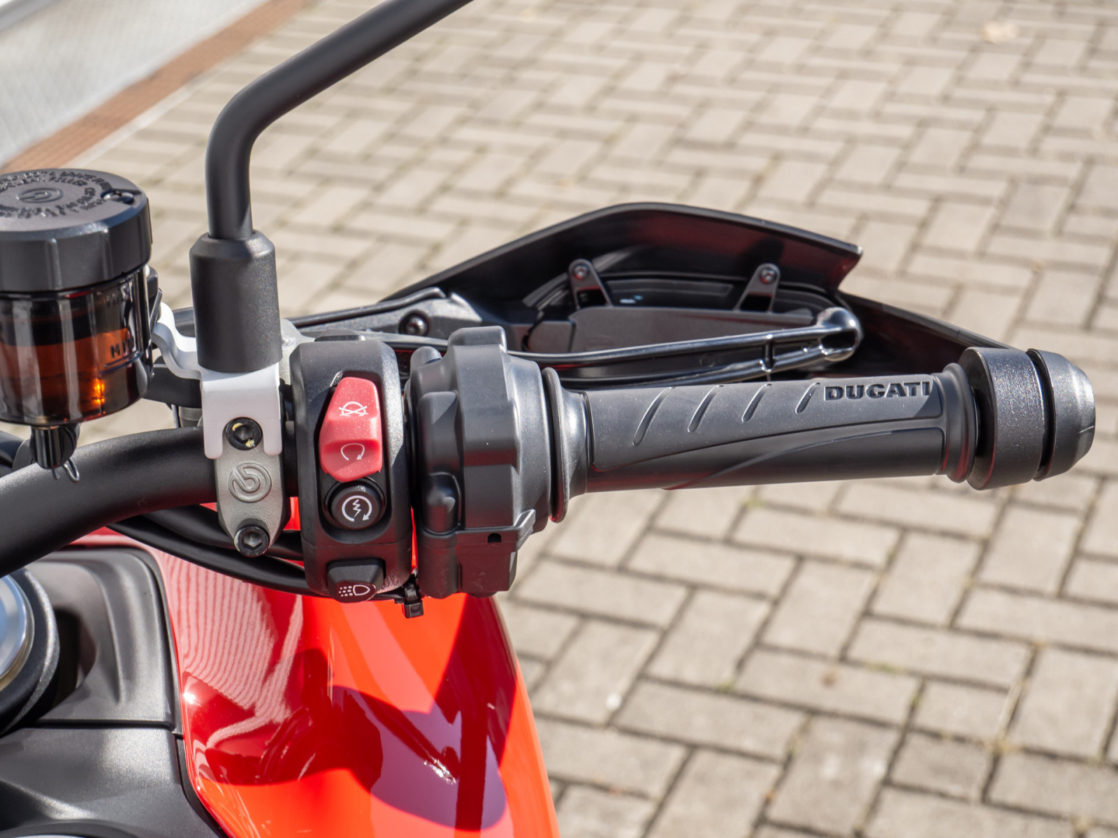 DUCATI Hypermotard V2 35 kW – Produktfoto 11