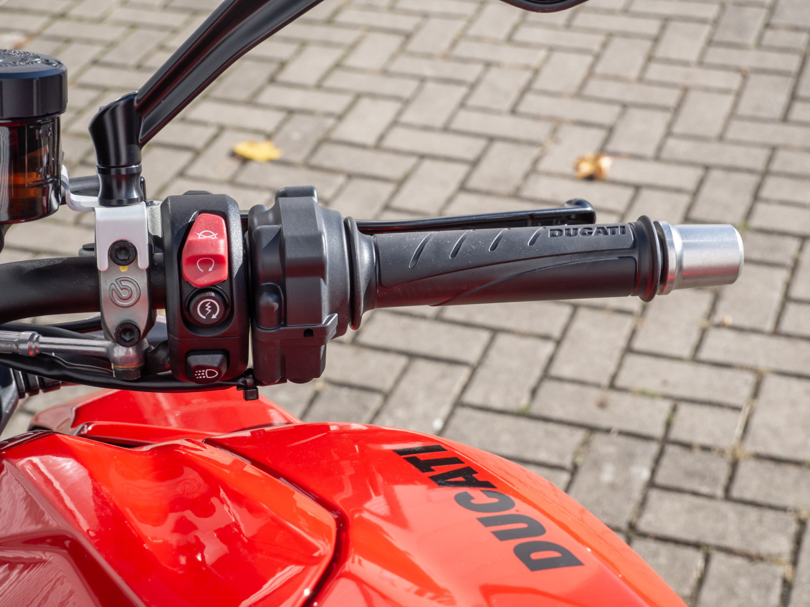 DUCATI Streetfighter V2 S – Produktfoto 11