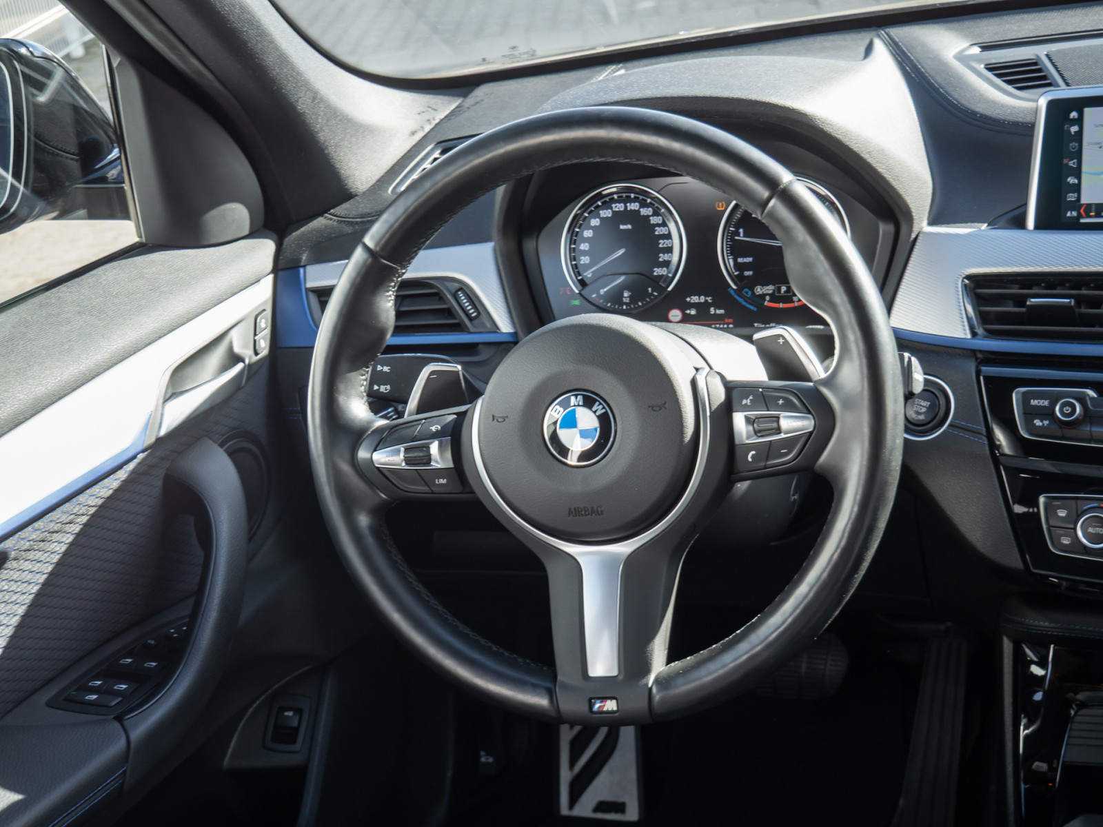 BMW X1 xDrive 20i M-Sport – Produktfoto 9