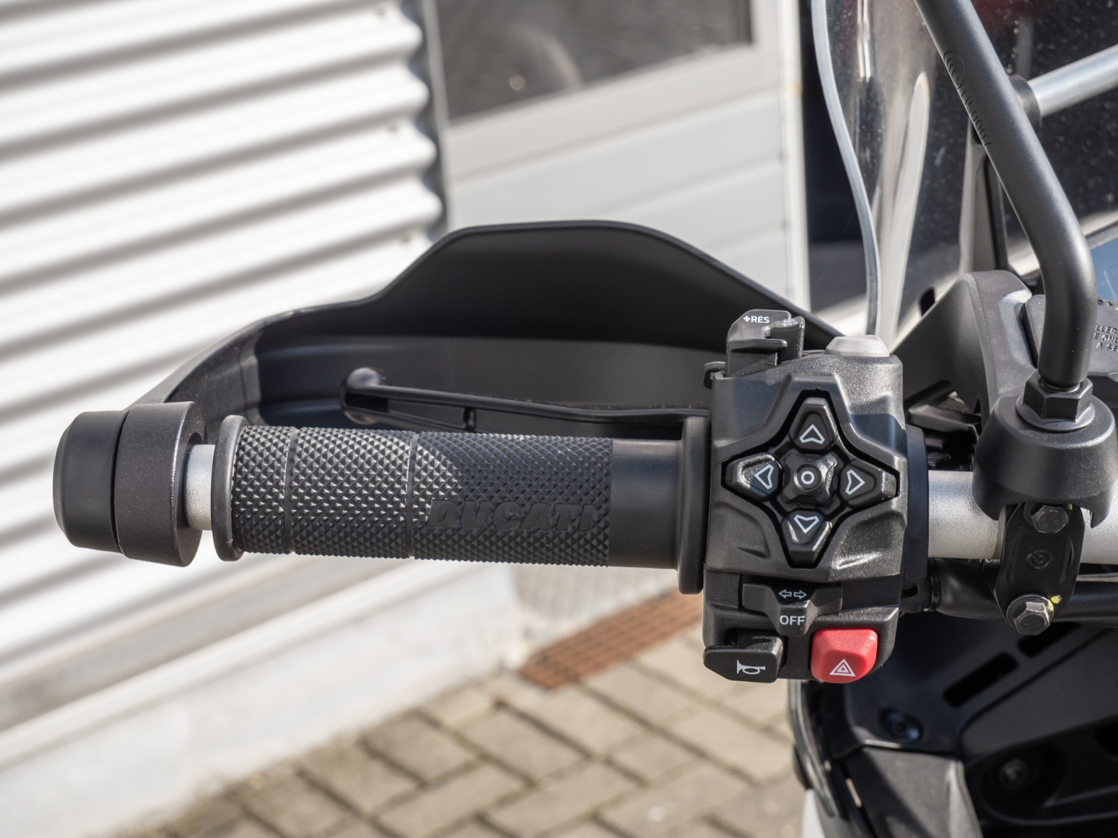 DUCATI Desert X – Produktfoto 10