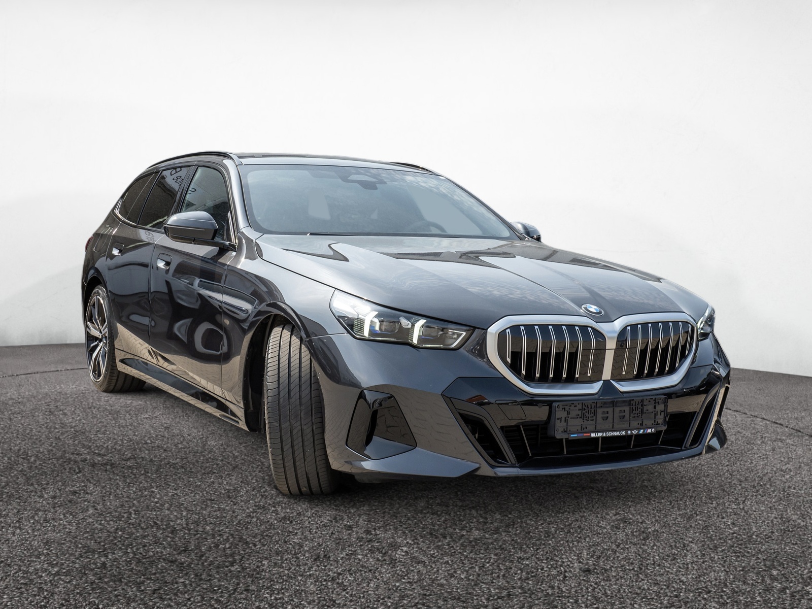 BMW 520d Touring M-Sport – Produktfoto 2