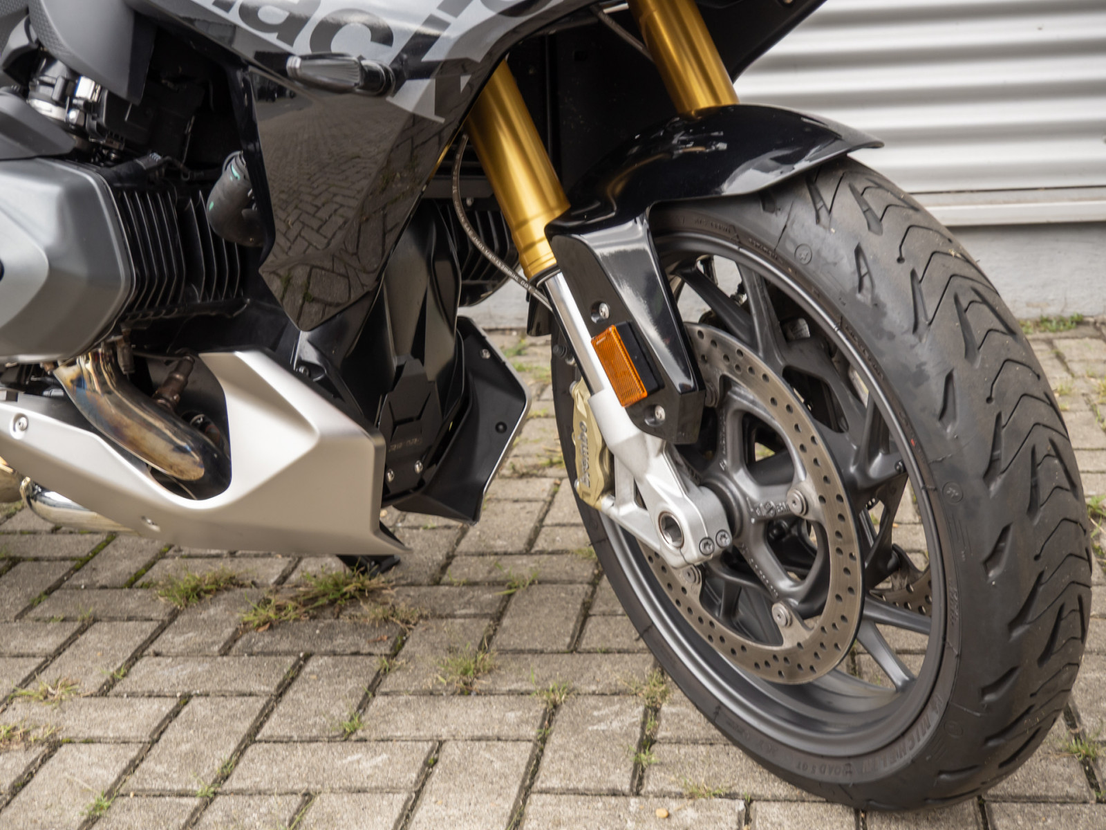 BMW R 1250 RS Triple Black – Produktfoto 3