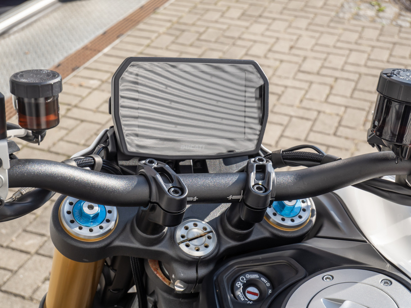 DUCATI Hypermotard V2 SP Demo – Produktfoto 9