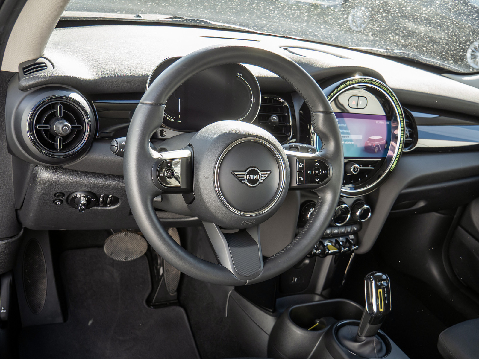 MINI Cooper SE Essential Trim – Produktfoto 9