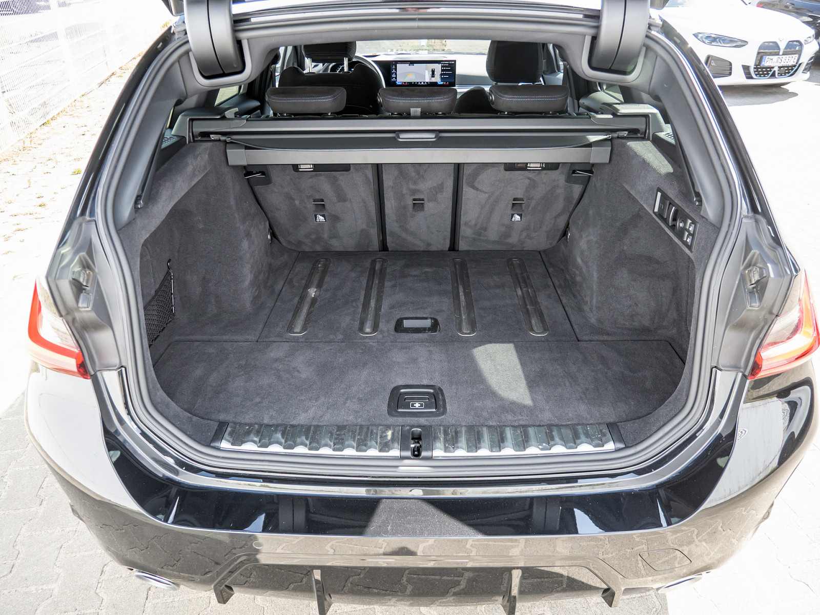 BMW 320i Touring M-Sport – Produktfoto 23
