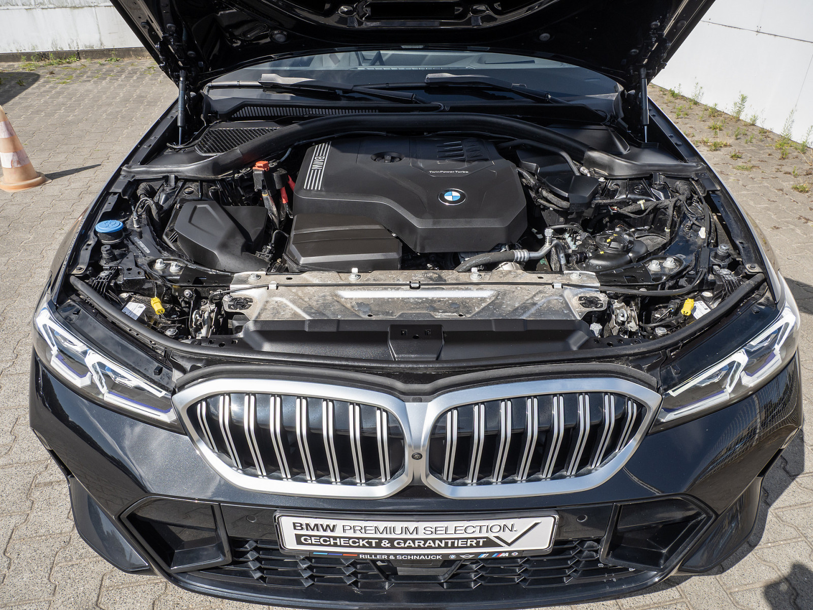 BMW 320i Touring M-Sport – Produktfoto 25
