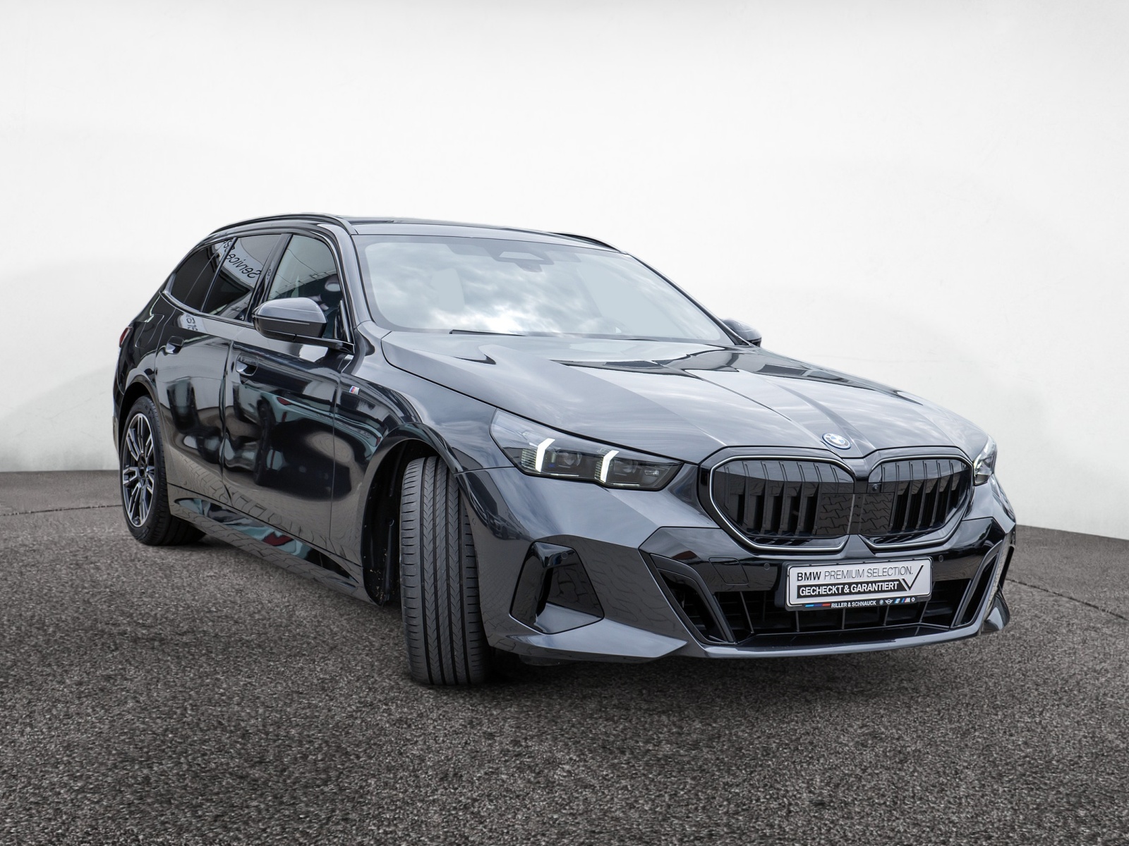 BMW 530e Touring M-Sport Pro – Produktfoto 2