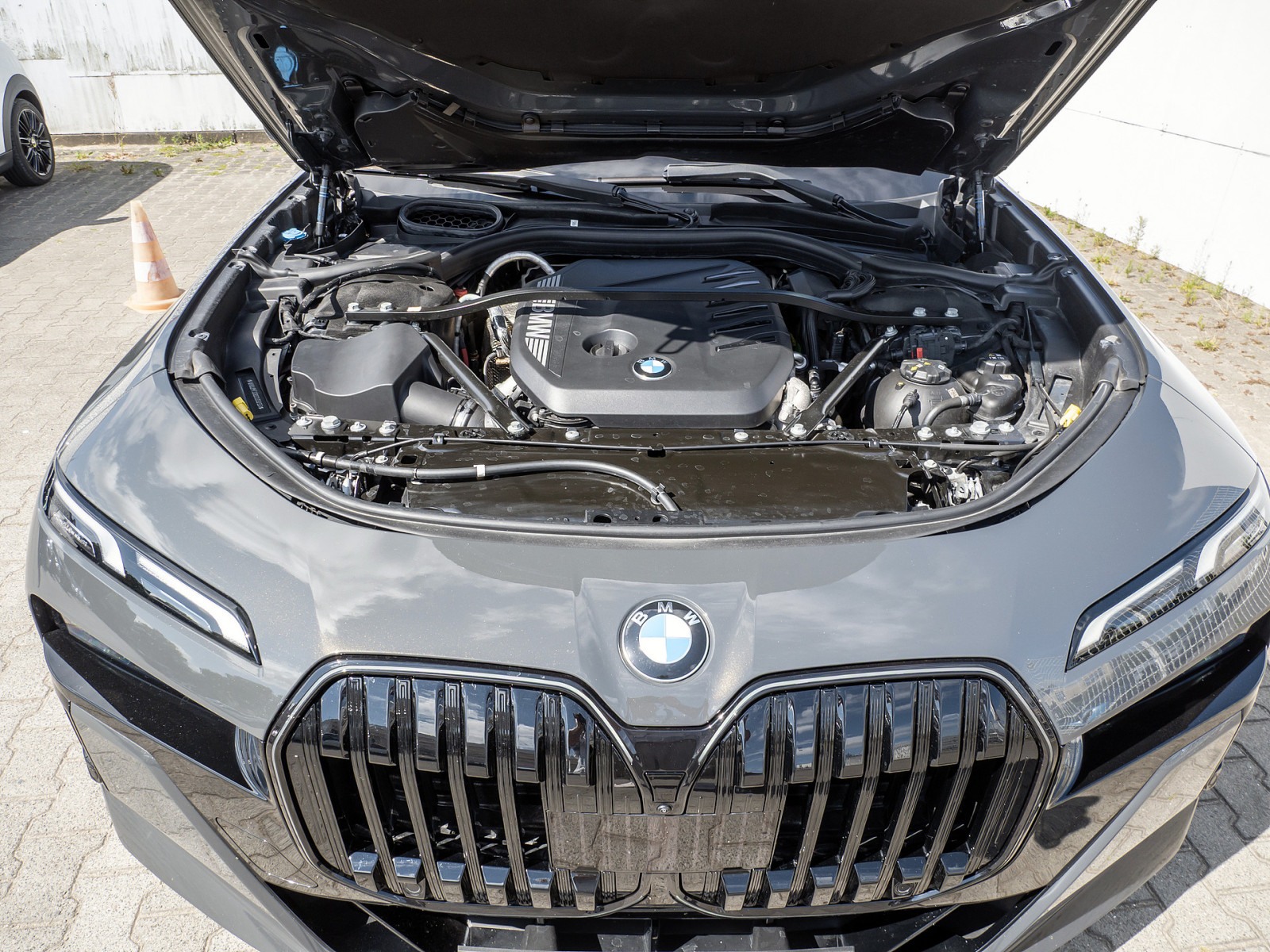 BMW 740d xDrive M-Sport – Produktfoto 24