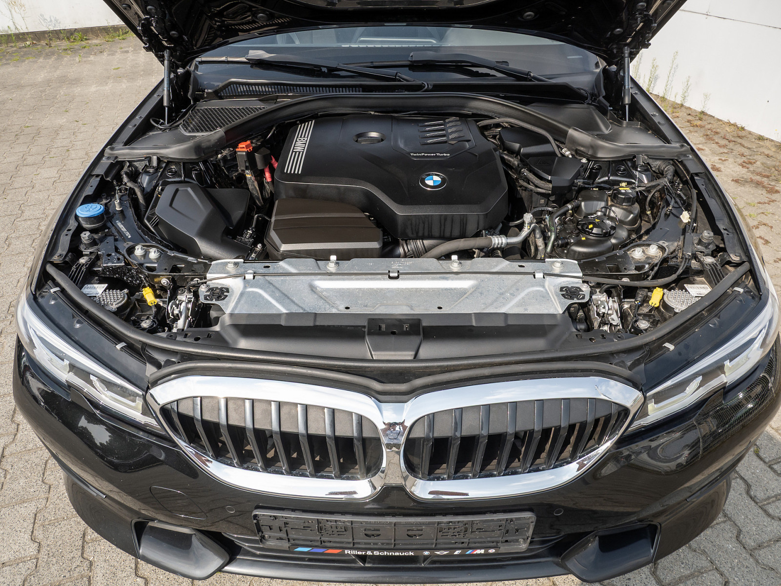 BMW 330i Touring Sport Line – Produktfoto 24