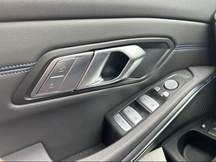 BMW 330e Touring xDrive M-Sport – Produktfoto 11