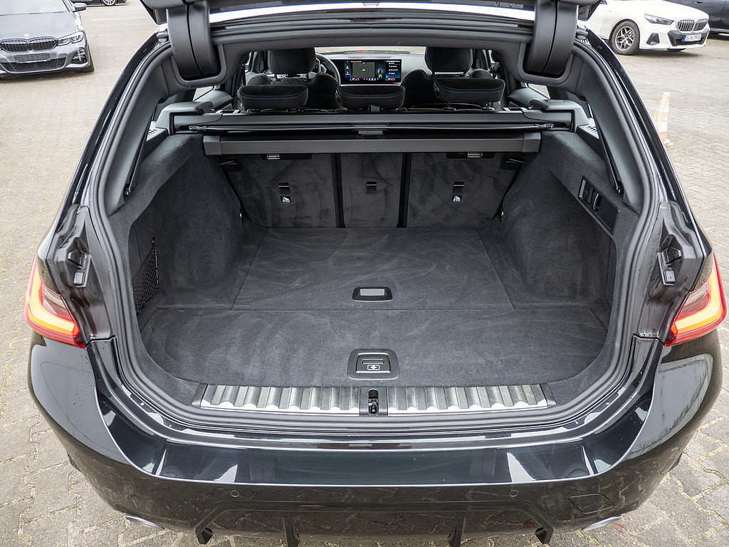 BMW 330i Touring xDrive M-Sport – Produktfoto 12