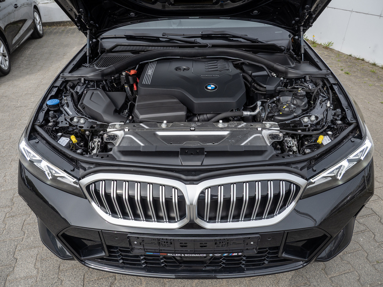 BMW 330i Touring xDrive M-Sport – Produktfoto 13