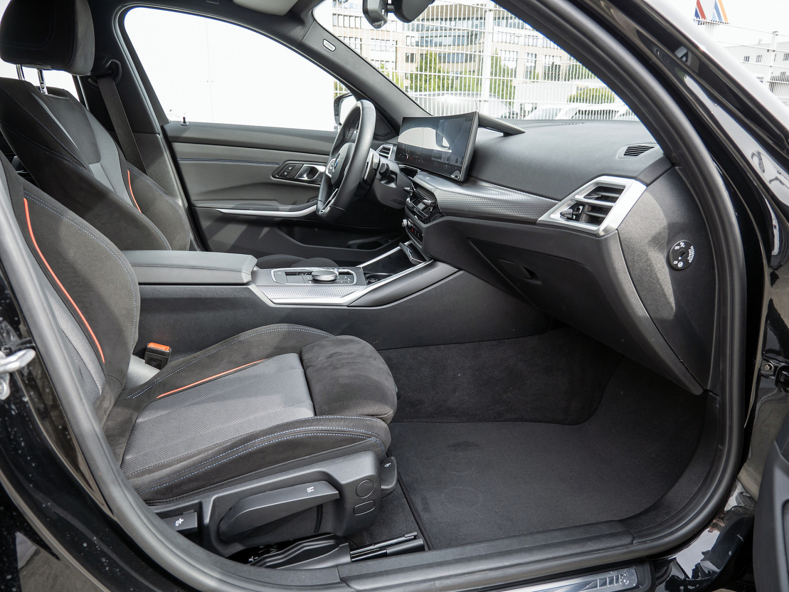 BMW 330i Touring xDrive M-Sport – Produktfoto 8
