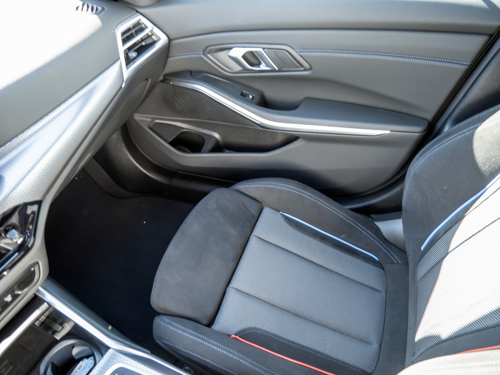 BMW 330e xDrive M-Sport – Produktfoto 15
