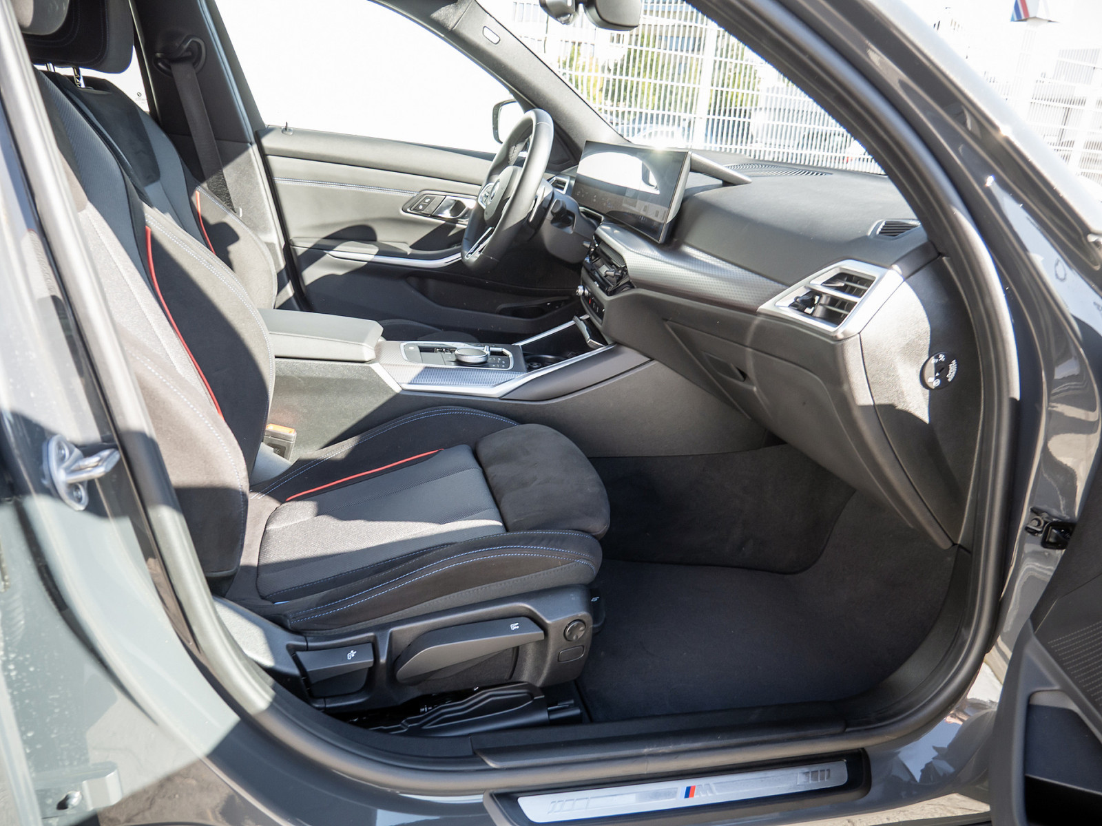 BMW 330e xDrive M-Sport – Produktfoto 6