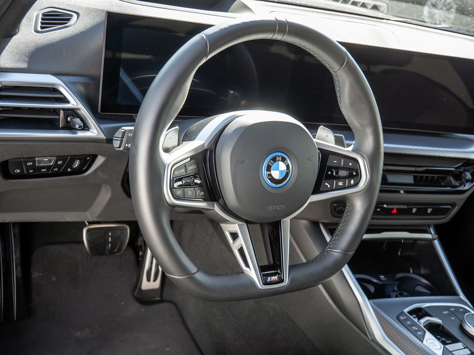 BMW 330e xDrive M-Sport – Produktfoto 9