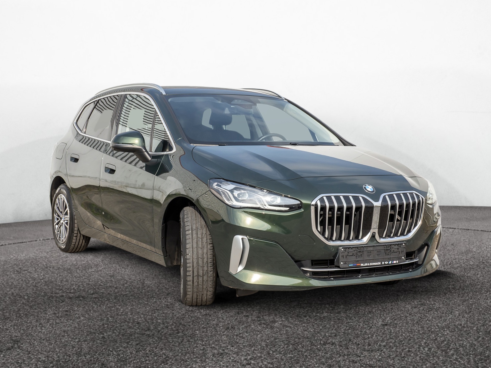 BMW 220i Active Tourer Luxury Line – Produktfoto 2
