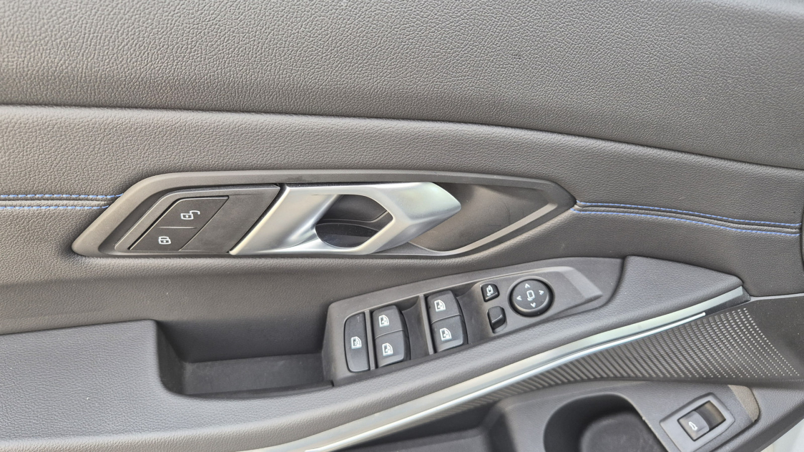 BMW 320i Touring M-Sport – Produktfoto 10