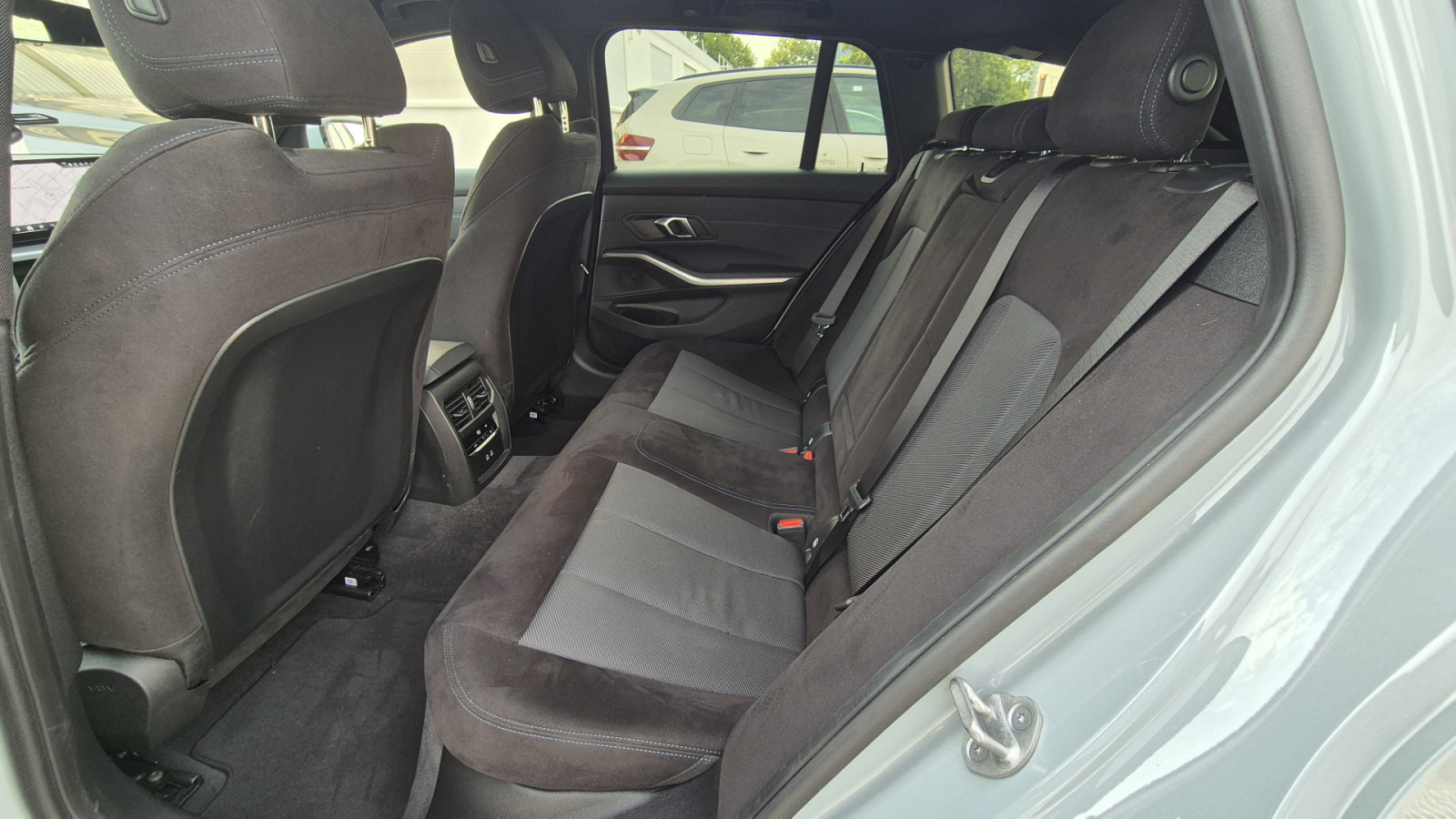 BMW 320i Touring M-Sport – Produktfoto 11