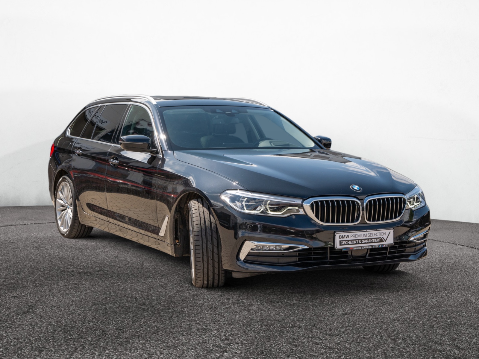 BMW 540i Touring xDrive Luxury Line – Produktfoto 2