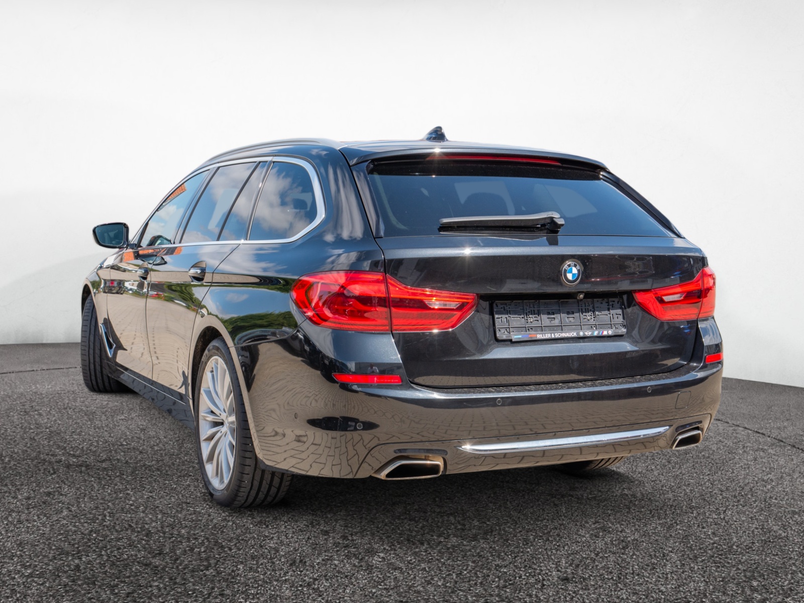 BMW 540i Touring xDrive Luxury Line – Produktfoto 4