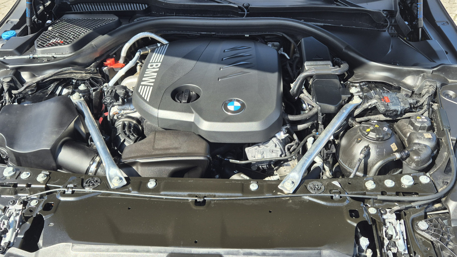 BMW 520d Touring xDrive M Sport Pro – Produktfoto 14