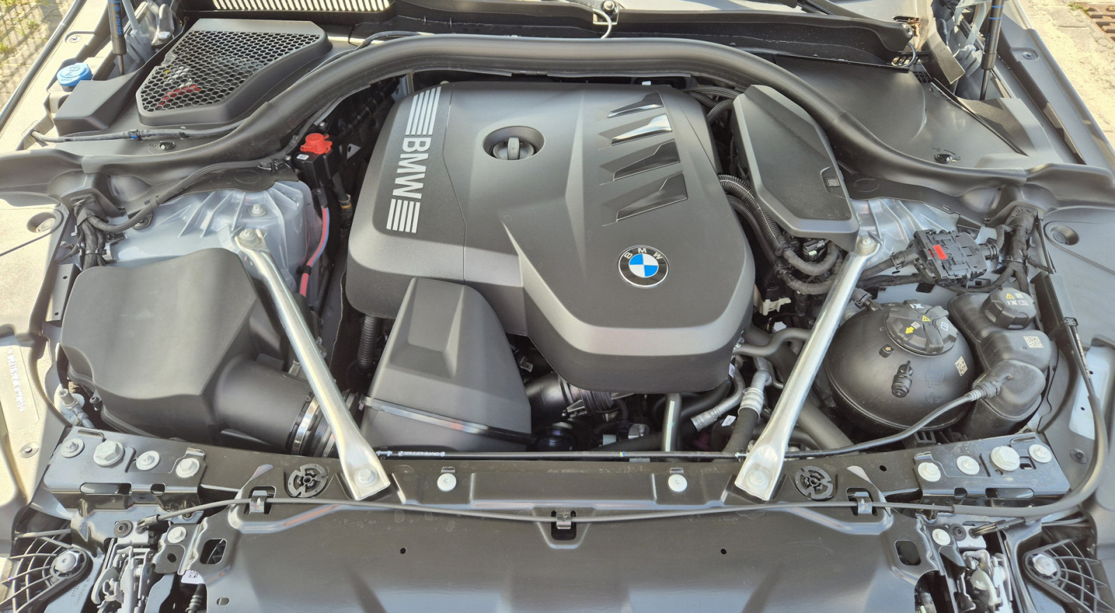 BMW 520i Touring M-Sport – Produktfoto 13