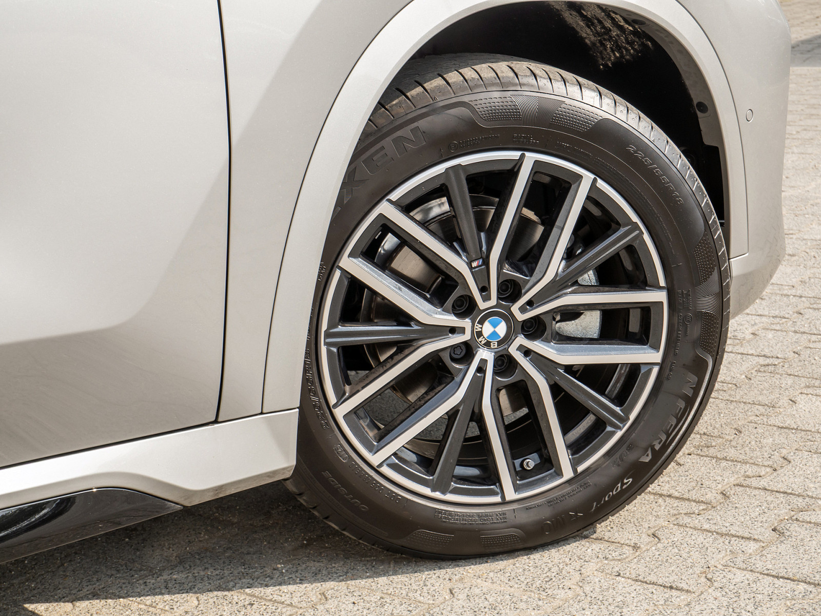 BMW X1 sDrive 18i M-Sport – Produktfoto 5