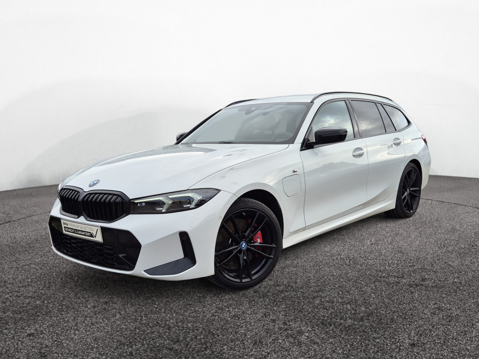 BMW 330e Touring M Sport Pro – Produktfoto 1