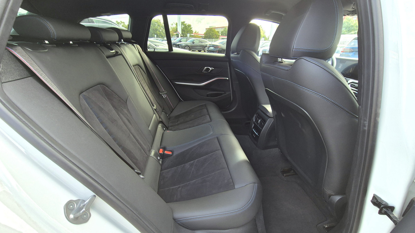 BMW 330e Touring M Sport Pro – Produktfoto 10