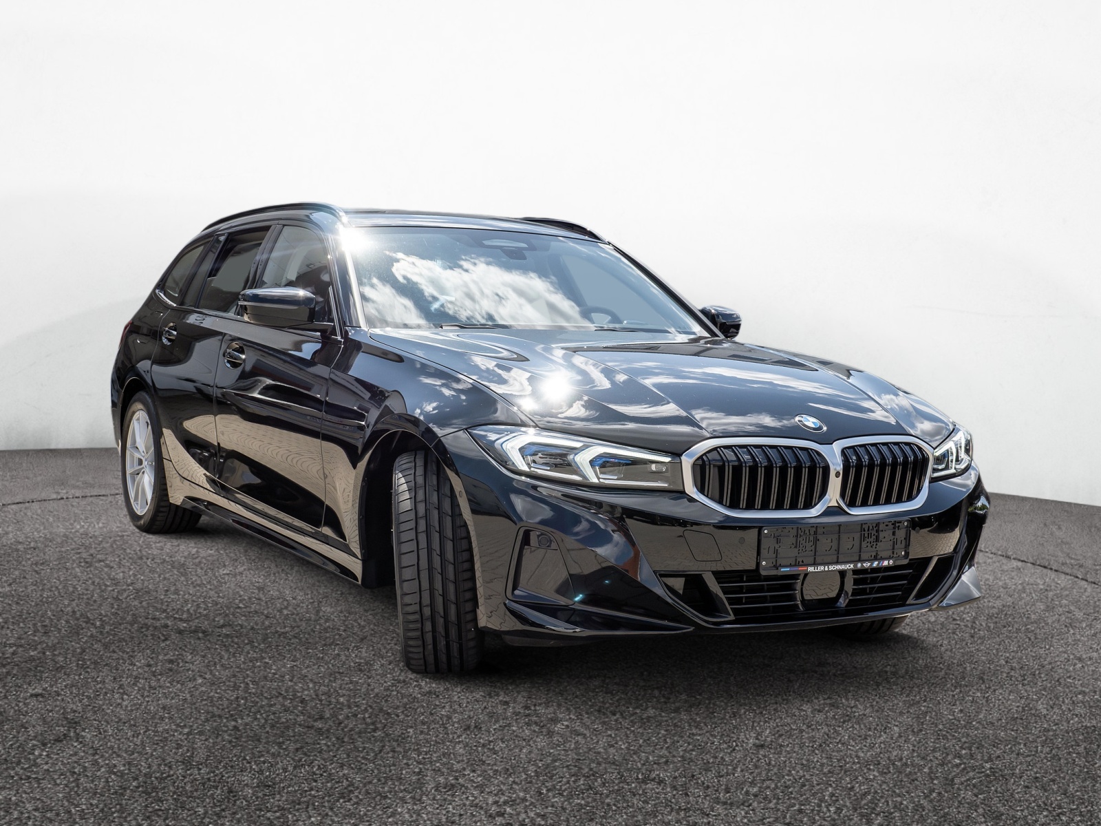 BMW 320d Touring xDrive – Produktfoto 2