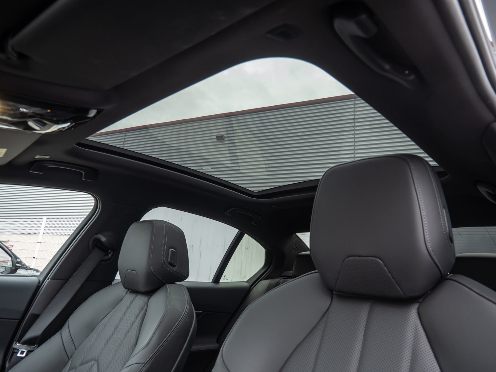 BMW i5 eDrive 40 M-Sport – Produktfoto 21