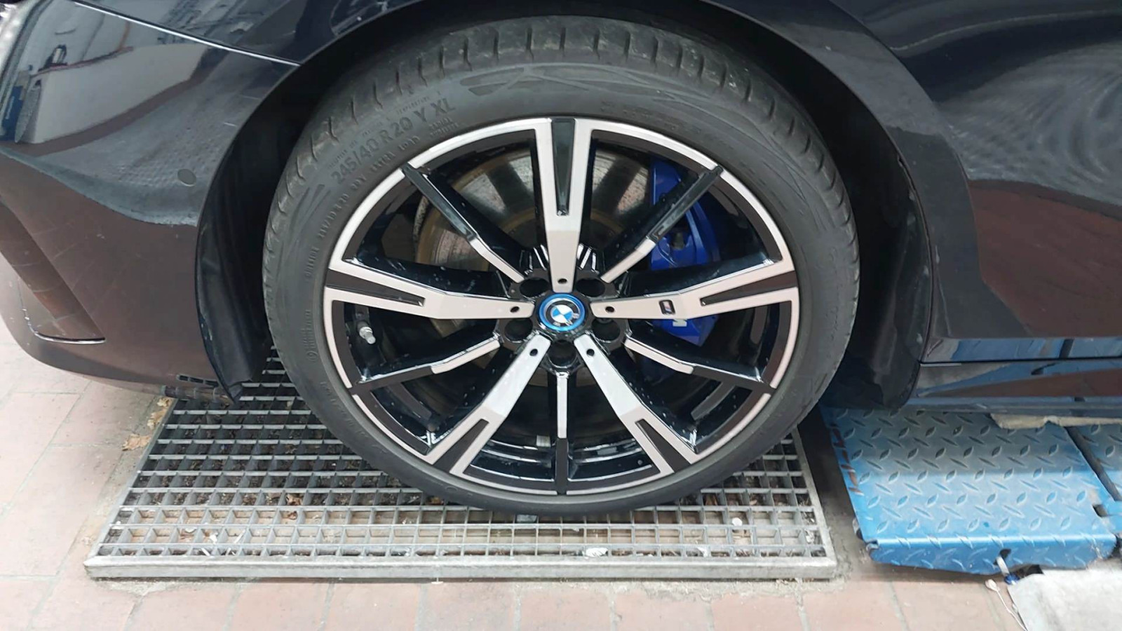 BMW i5 eDrive40 M-Sport – Produktfoto 5