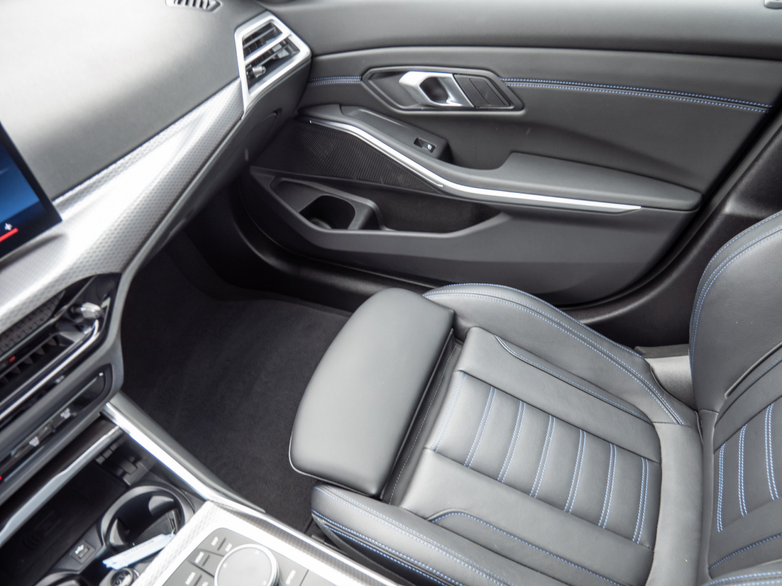 BMW 330i xDrive M-Sport – Produktfoto 15