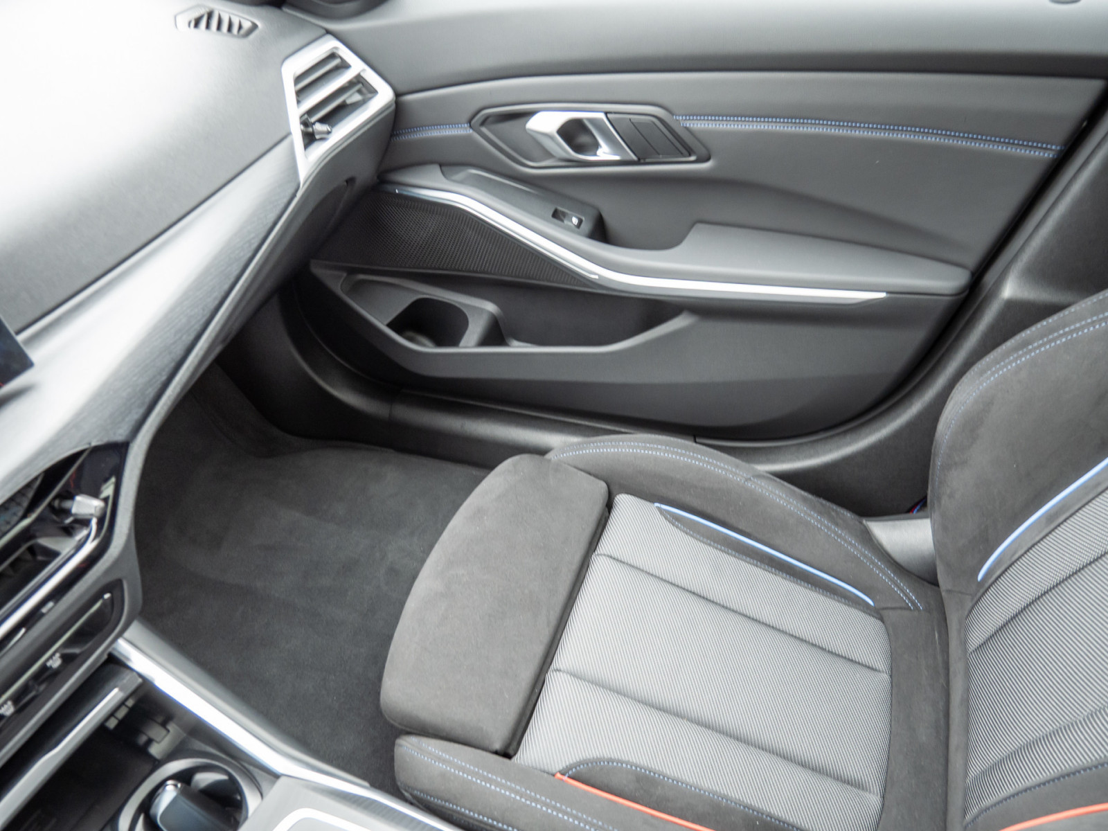 BMW 330e Touring M-Sport Pro – Produktfoto 15