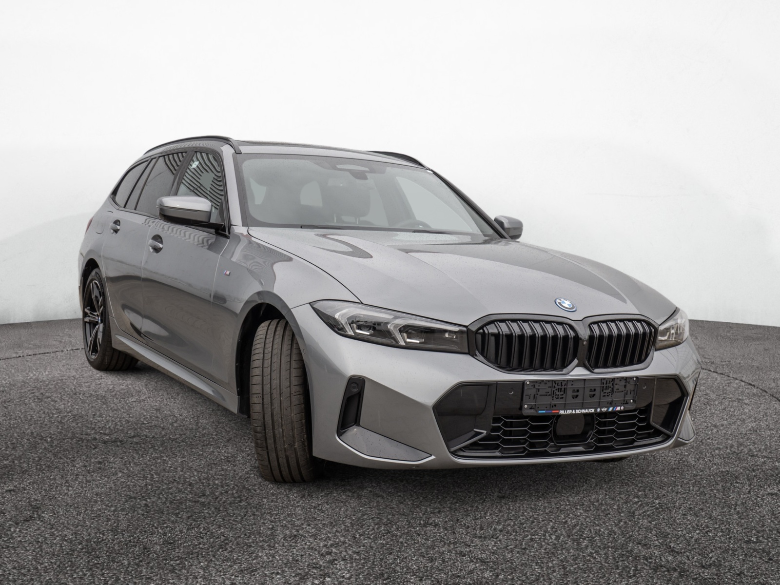BMW 330e Touring M-Sport Pro – Produktfoto 2