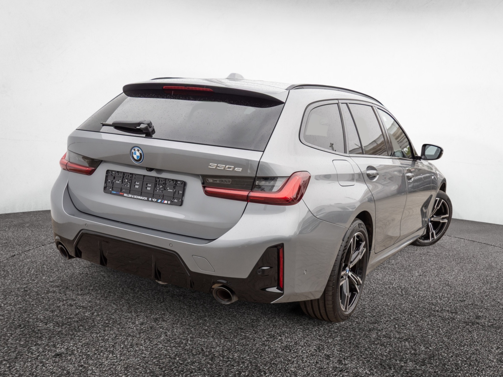 BMW 330e Touring M-Sport Pro – Produktfoto 3