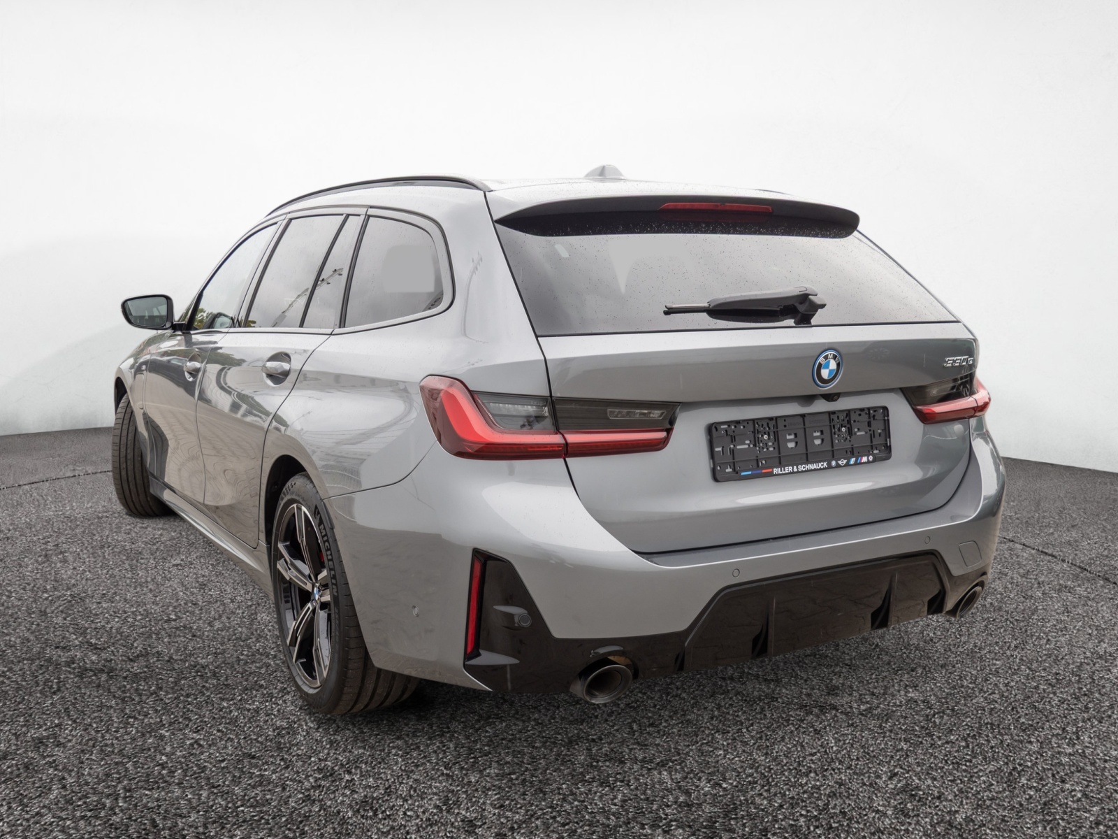 BMW 330e Touring M-Sport Pro – Produktfoto 4